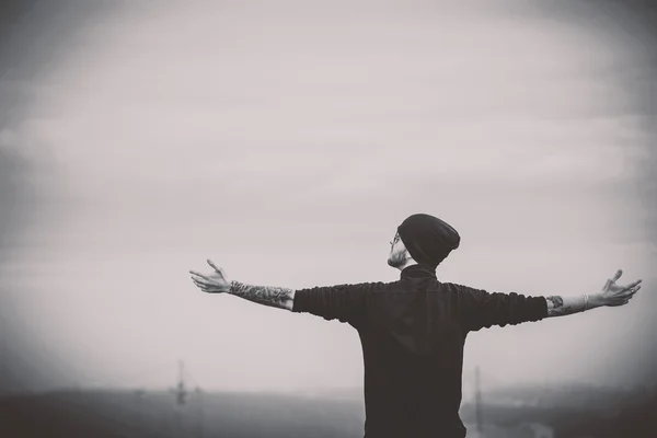 Man on the roof of the high building — Stock Photo, Image