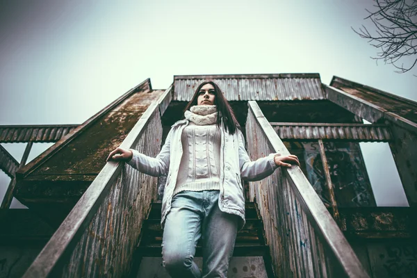 Pretty young girl outdoor on the old bridge — Stock Photo, Image