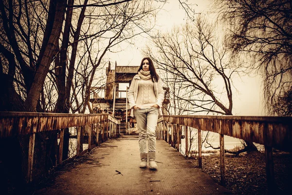 Pretty young girl outdoor on the old bridge — Stock Photo, Image