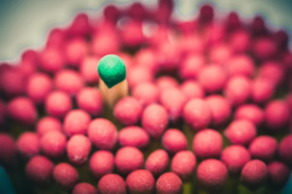 Una partita spicca tra la folla — Foto Stock