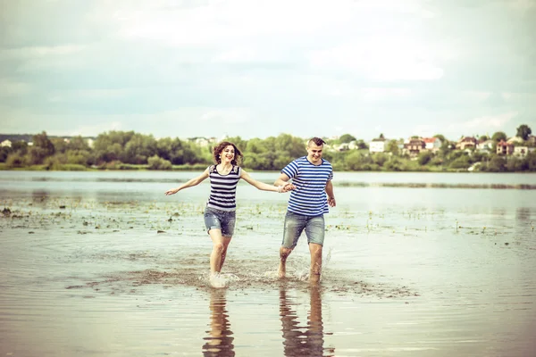 Jolie couple extérieur — Photo