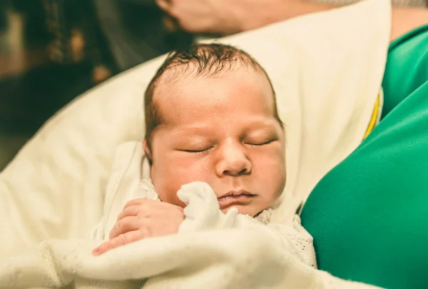 Die Taufzeremonie in der Kirche — Stockfoto