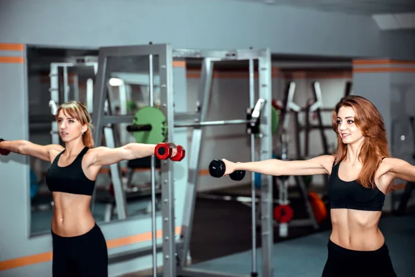 Girls workout in the gym — Stock Photo, Image