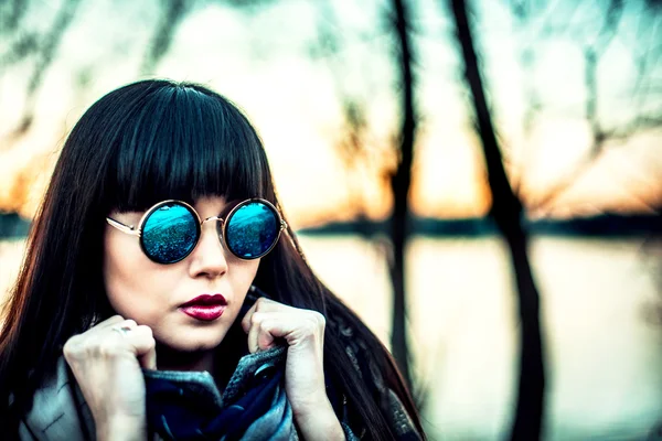 Lange haren brunette vrouw — Stockfoto