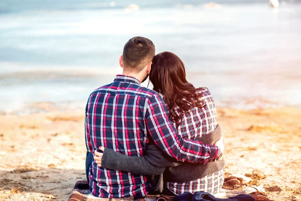 Pareja feliz joven —  Fotos de Stock