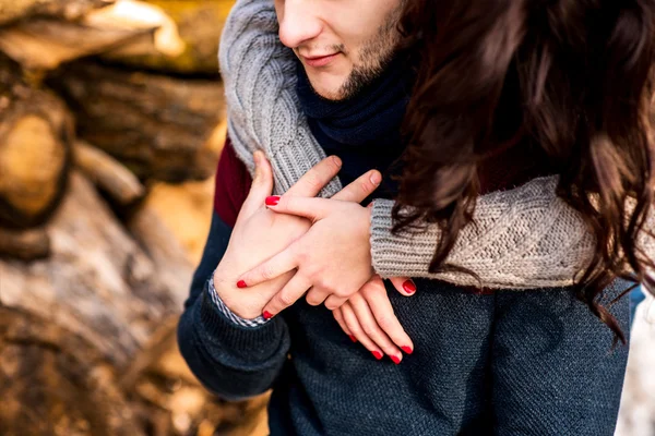 Jeune couple heureux — Photo