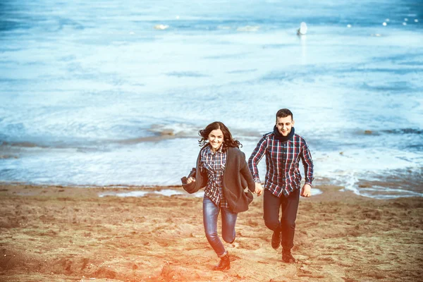 Pareja feliz joven —  Fotos de Stock