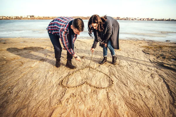 Jeune couple heureux — Photo