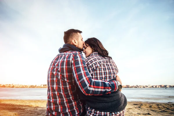 Jovem casal feliz — Fotografia de Stock