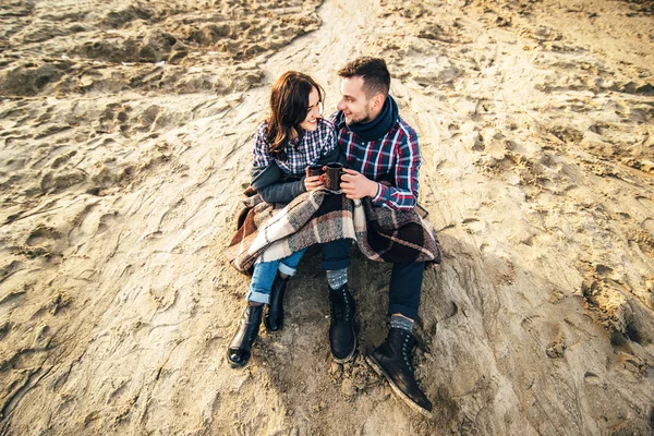 Young happy couple — Stock Photo, Image