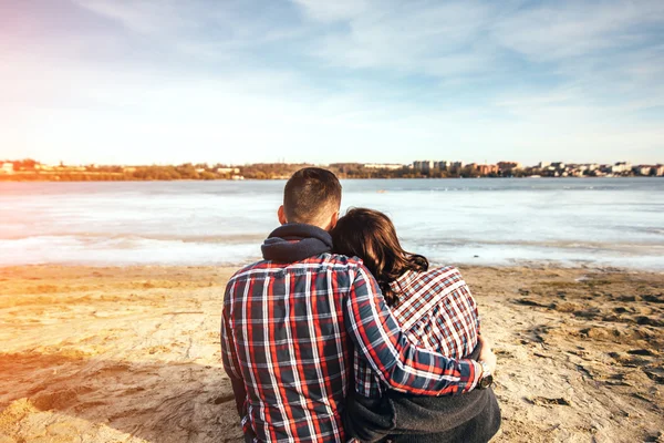 Pareja feliz joven —  Fotos de Stock