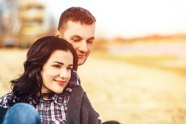 Young happy couple — Stock Photo, Image