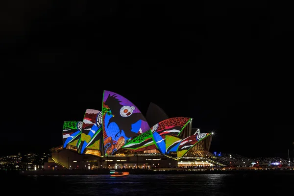 Sydney opera house tijdens de Sydney vivid festival-editie 2016 — Stockfoto