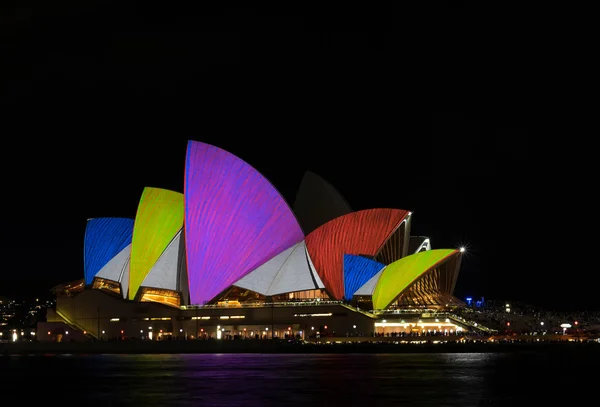 Sydney opera house während der sydney vivid festival edition 2016 — Stockfoto