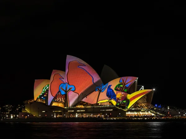 Сиднейский оперный театр во время Сиднейского яркого фестиваля 2016 Лицензионные Стоковые Фото