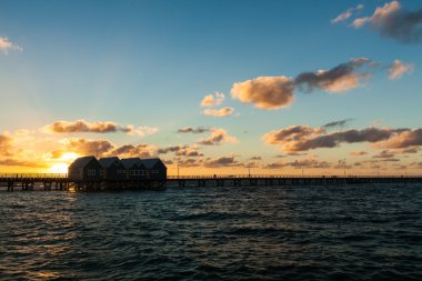 Busselton jetty gün batımında.