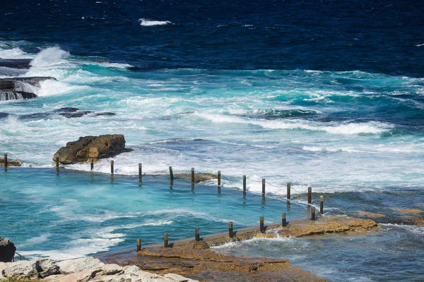 Piscina rocciosa sulla spiaggia di Maroubra — Foto Stock