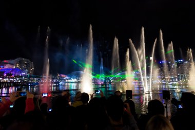 Darling Harbour Sydney canlı Festivali sırasında