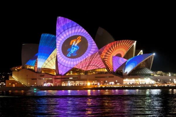 Сиднейский оперный театр на ярком фестивале Стоковое Фото
