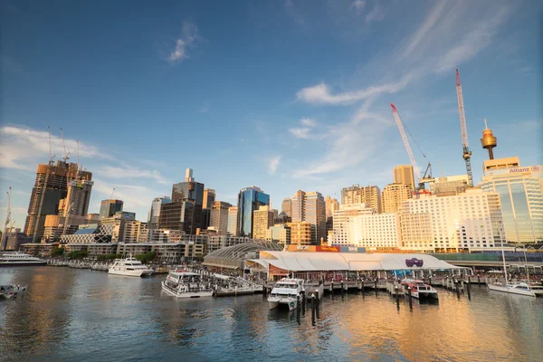 Darling Harbour op moment van de dag. — Stockfoto