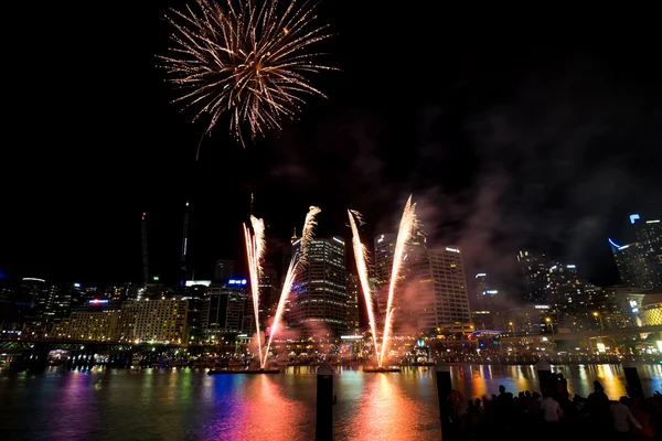 Vuurwerk op Darling Harbour. — Stockfoto