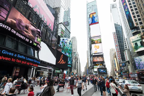 纽约时报广场上的一天时间 — 图库照片