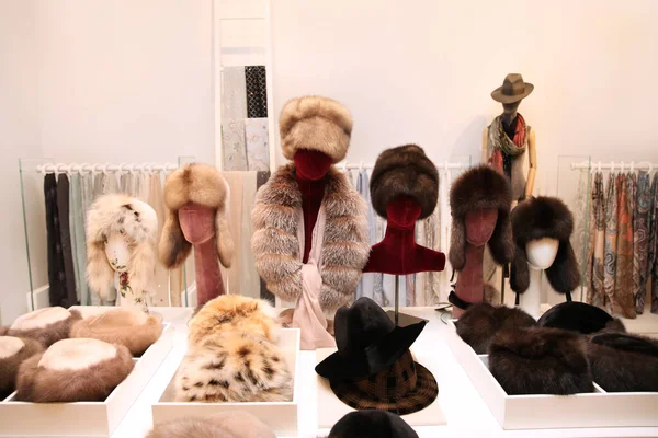 Sombreros Invierno Para Mujer Muy Caros Hechos Piel Natural Sable — Foto de Stock