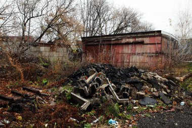 Çevre kirliliği, asfalt, enkaz ve rubbis