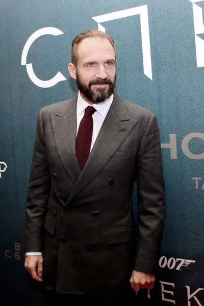 Ralph Fiennes. Première du film "007 : Spectrum". Moscou. Rus — Photo
