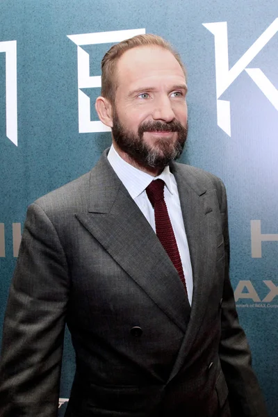 Ralph Fiennes. Estreno de la película "007: Spectrum". Moscú. Rus. —  Fotos de Stock