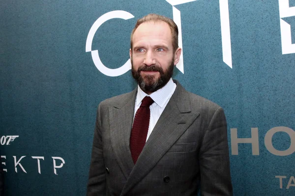 Ralph Fiennes. Première du film "007 : Spectrum". Moscou. Rus — Photo