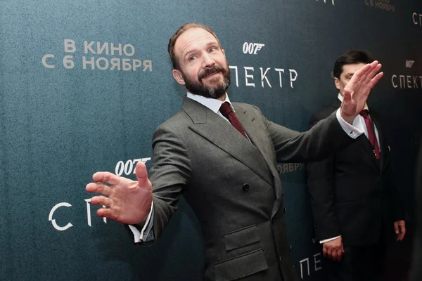 Ralph Fiennes. Estreno de la película "007: Spectrum". Moscú. Rus. —  Fotos de Stock