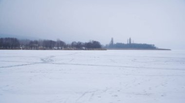 Voronezh rezervuarının donmuş yüzeyi