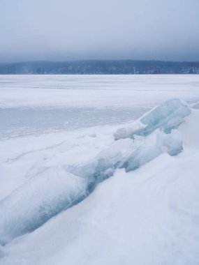 Voronezh rezervuarının donmuş yüzeyi