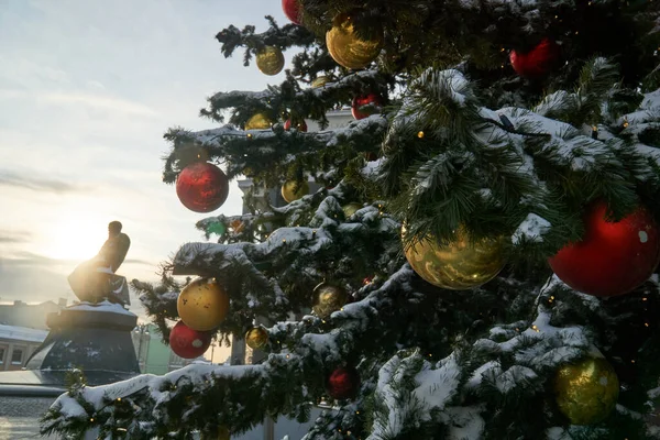 Χριστουγεννιάτικο Δέντρο Μπροστά Από Βιβλιοθήκη Λένιν Χειμώνα Μόσχα — Φωτογραφία Αρχείου