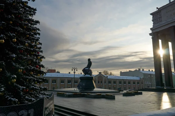 Різдвяне Дерево Перед Ленінською Бібліотекою Взимку Москві — стокове фото