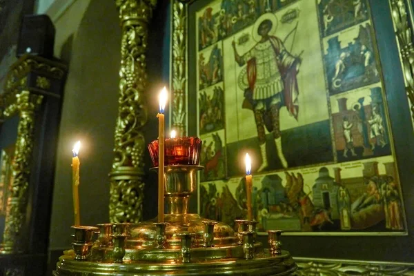 Kaarsen Kerk Voor Oude Orthodoxe Iconen — Stockfoto