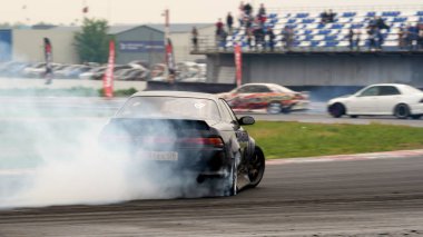 Moskova, Rusya - 05.29.2021: Moskova yakınlarındaki ADM Hipodromu 'nda DRIFT ExPO Paten Modu Festivali