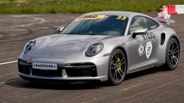 Moskova, Rusya - 06.05.2021: Moskova 'daki RDRC Racepark (Bykovo havaalanı) bölgesinde, dünyanın tek süper araba festivali 