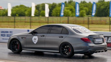 Moskova, Rusya - 06.05.2021: Moskova 'daki RDRC Racepark (Bykovo havaalanı) bölgesinde, dünyanın tek süper araba festivali 