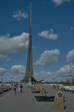 Moskova 'daki VDNKh' de Uzayın Fatihleri Anıtı