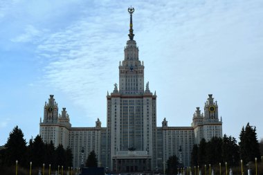 Moskova Devlet Üniversitesi Stalinist gökdeleninin manzarası