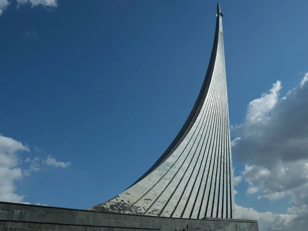 Памятник Завоевателям Космоса Вднх Москве — стоковое фото