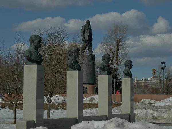 Monument Till Sovjetiska Forskare Rymdindustrin Vid Vdnkh — Stockfoto