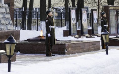 Moskova, Rusya - 22.02.2018: Anavatan Günü 'nün arifesinde Sırp Milli Muhafız Generali Igor Golloyev, bölge idaresi topraklarında kolluk kuvvetlerinin gazileriyle bir toplantı yaptı.