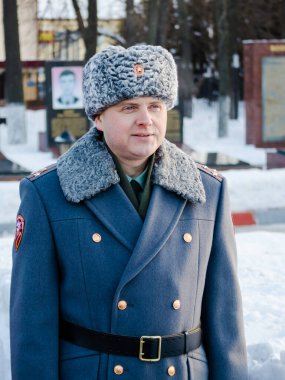 Moskova, Rusya - 22.02.2018: Anavatan Günü 'nün arifesinde Sırp Milli Muhafız Generali Igor Golloyev, bölge idaresi topraklarında kolluk kuvvetlerinin gazileriyle bir toplantı yaptı.