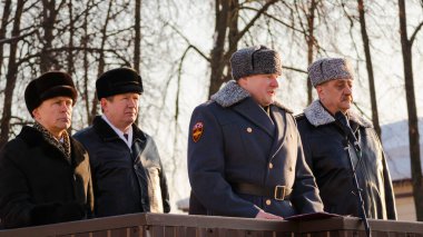 Moskova, Rusya - 22.02.2018: Anavatan Günü 'nün arifesinde Sırp Milli Muhafız Generali Igor Golloyev, bölge idaresi topraklarında kolluk kuvvetlerinin gazileriyle bir toplantı yaptı.