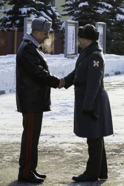 Moskova, Rusya - 22.02.2018: Anavatan Günü 'nün arifesinde Sırp Milli Muhafız Generali Igor Golloyev, bölge idaresi topraklarında kolluk kuvvetlerinin gazileriyle bir toplantı yaptı.