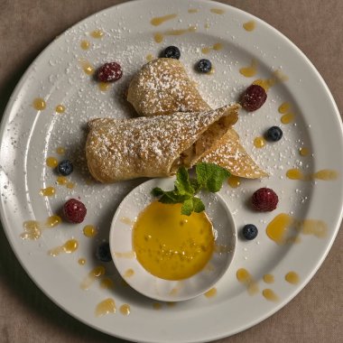 Ballı elmalı turta.