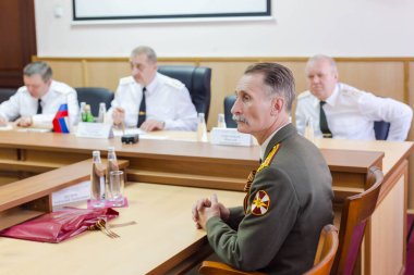 Moskova, Rusya - 07.05.2018: Rus Muhafızlarının Merkez Bölgesi Komutanlığı, Zafer yıldönümünden önce Büyük Vatanseverlik Savaşı gazilerini tebrik etti.